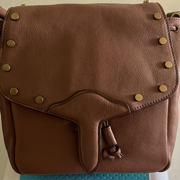 Bag lucky brand crossbody with a slide in snap closure.gold...